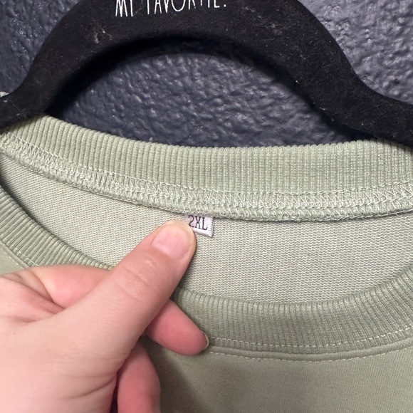 Women’s Sage Green Elephant Crewneck Sweatshirt Size 2X - Picture 3 of 4